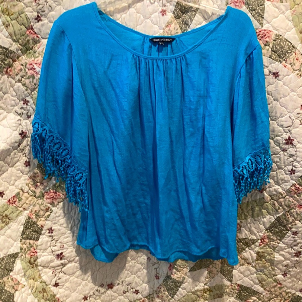 Unique spectrum turquoise top, lace fringe
